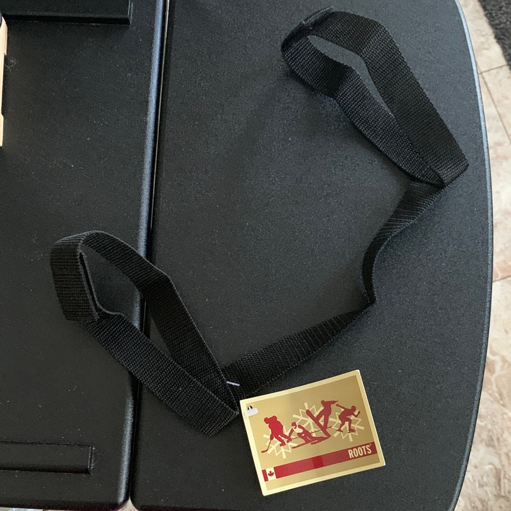 Roots Black yoga mat strap/carrier